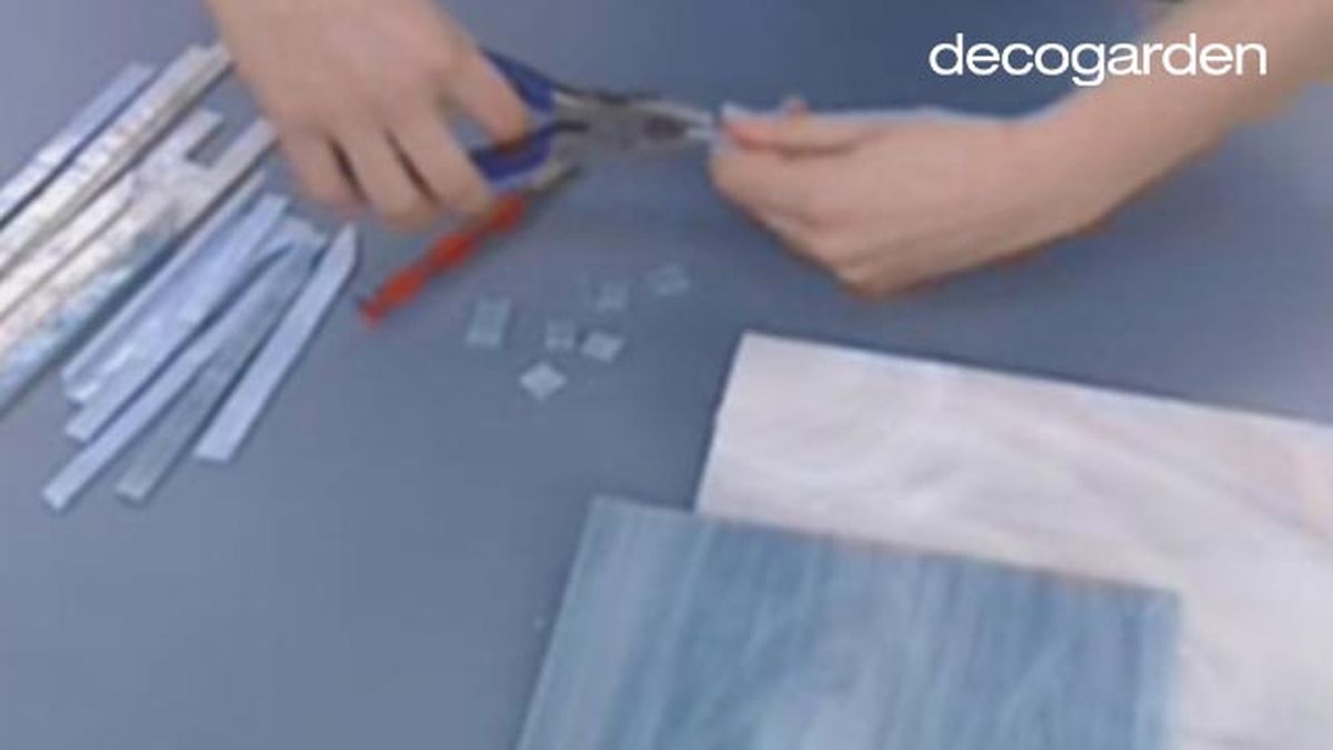 Hacer un marco con mosaico de vidrios paso 3