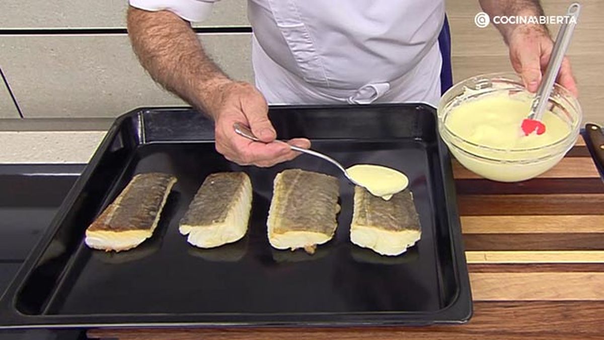 receta bacalao gratinado guisantes ka paso 8