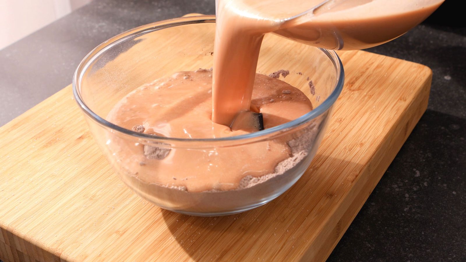 Bizcocho de chocolate con crema de queso Paso 3 Bizcocho de chocolate con crema de queso Paso 3
