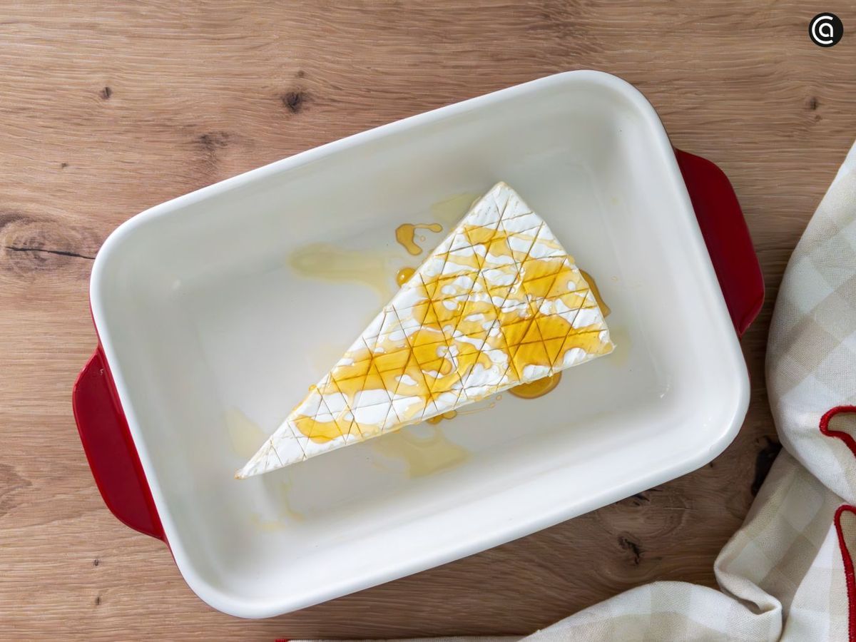 Corta la superfice del queso