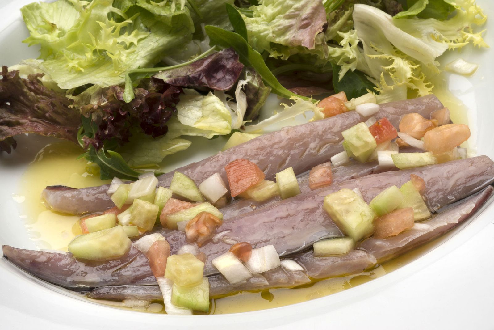 5947 1 Pescado marinado con vinagreta de pepino (1333) xl