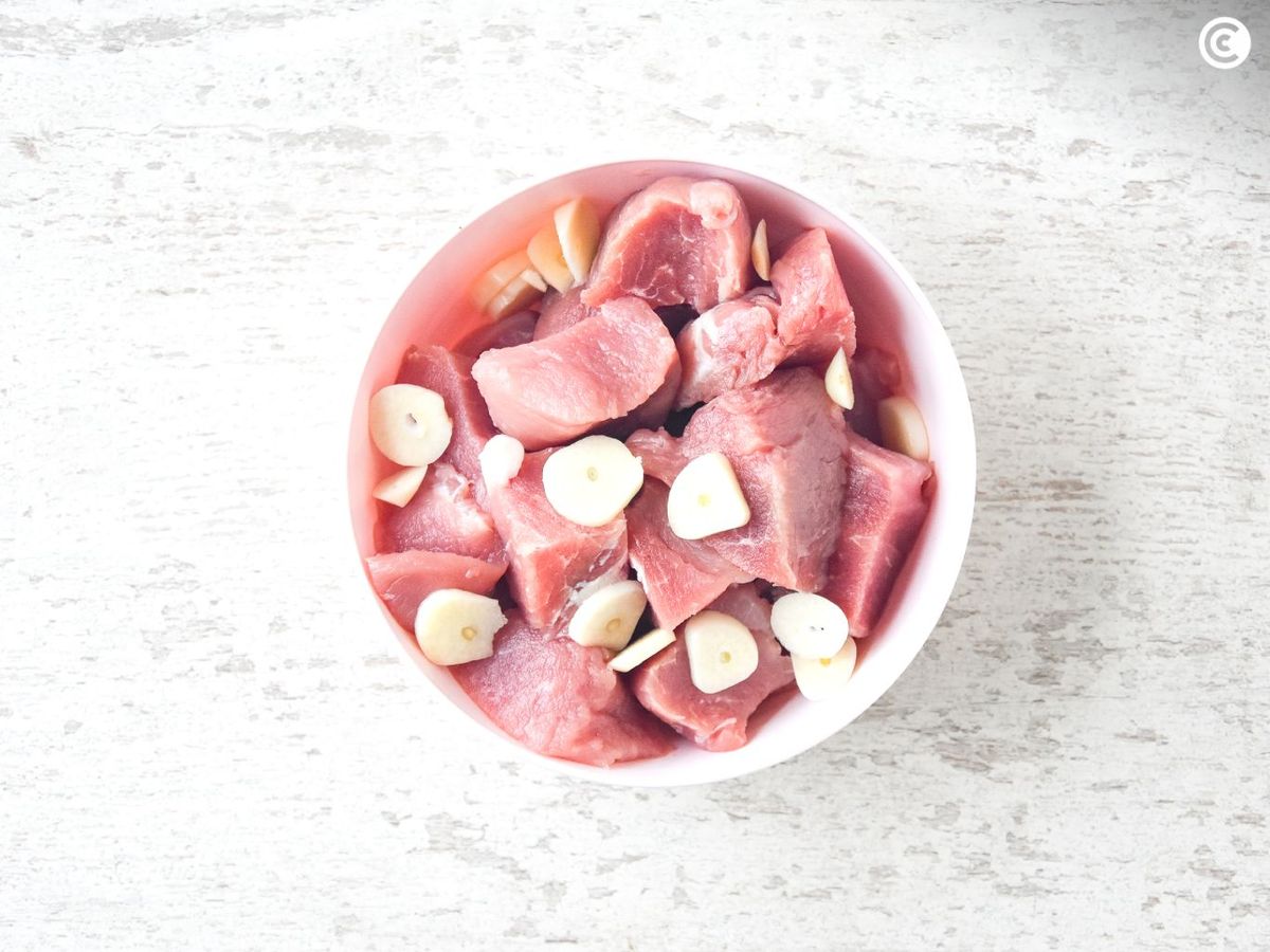 Marinar el lomo para el raxo con patatas gallego