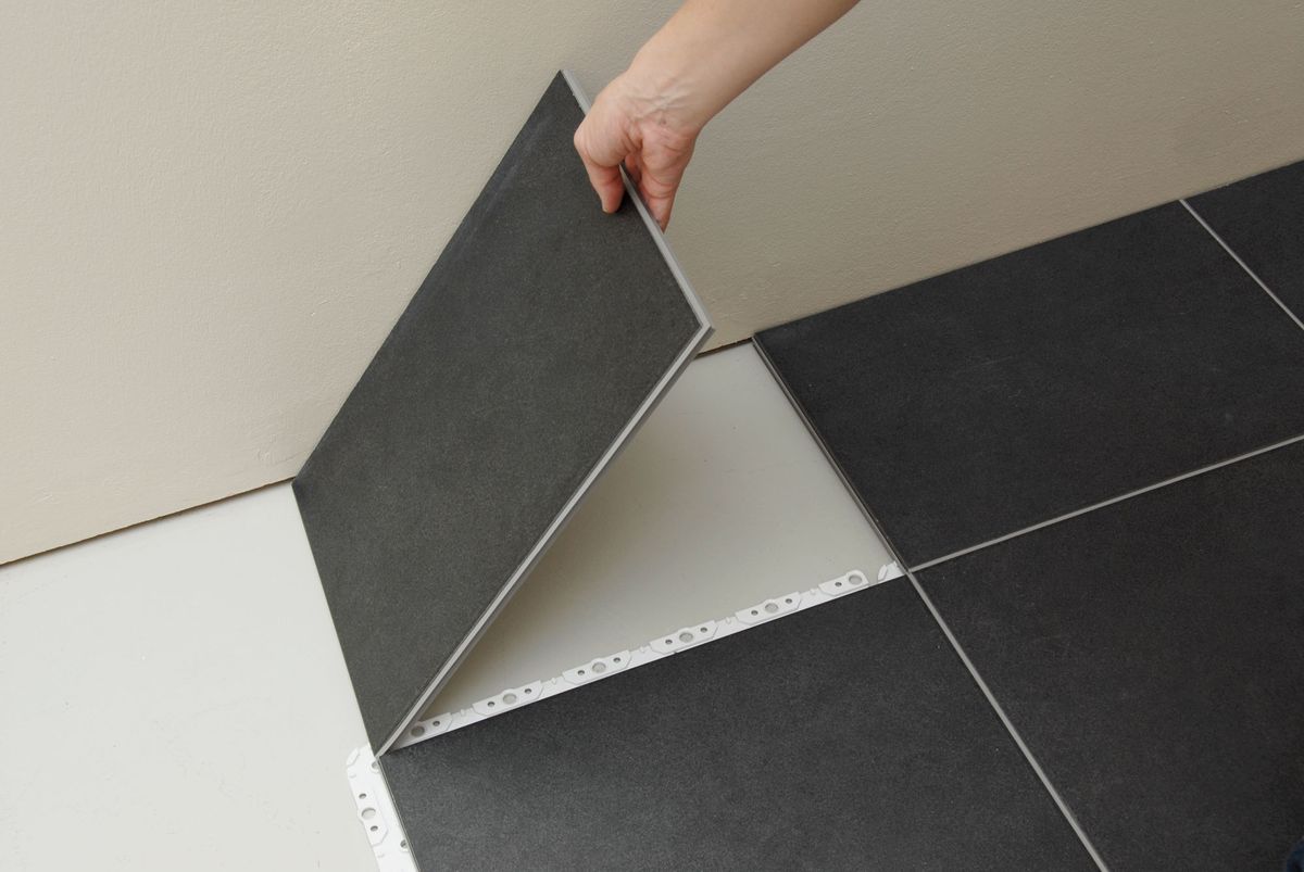 Cómo colocar suelo de cerámica en el salón sin hacer obras paso 7