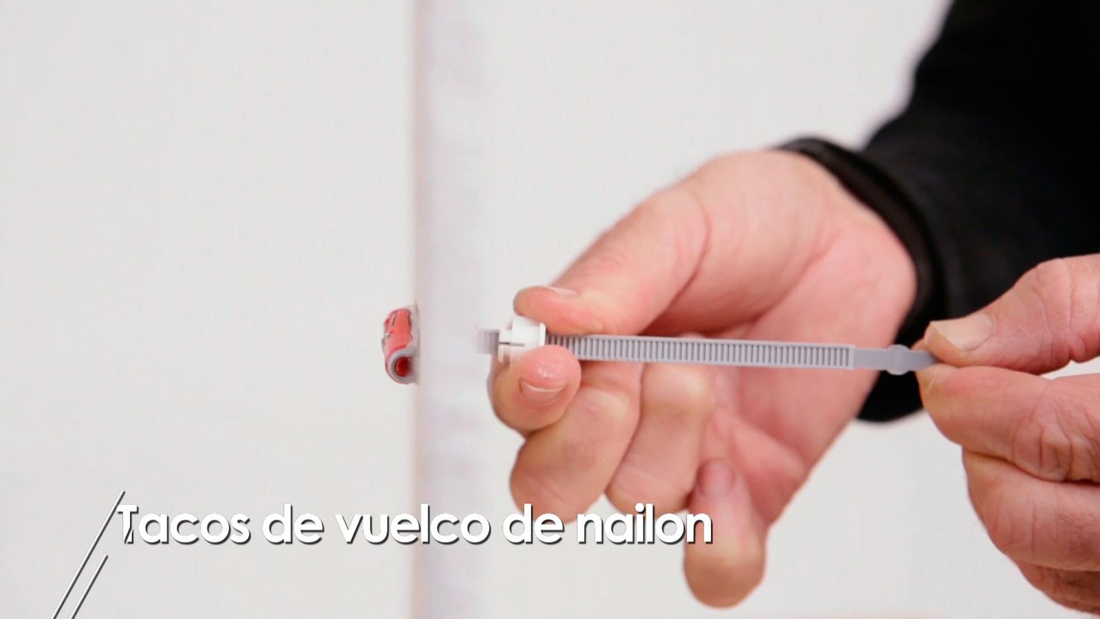 Cómo usar tacos de vuelco de nylon paso 3 Cómo usar tacos de vuelco de nylon paso 3