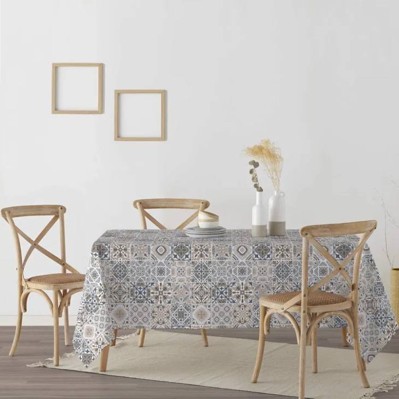 Mantel con estampado de baldosas de mosaicos de colores.