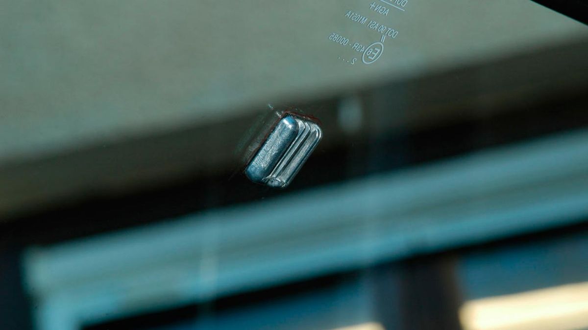 Sujeción de espejo retrovisor paso 7