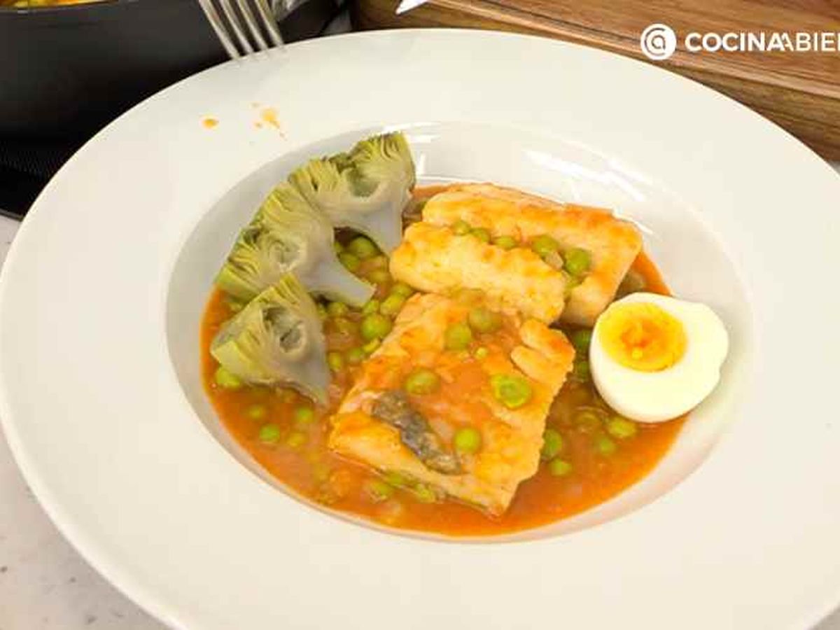 Sirve el bacalao con bacalao y guisantes