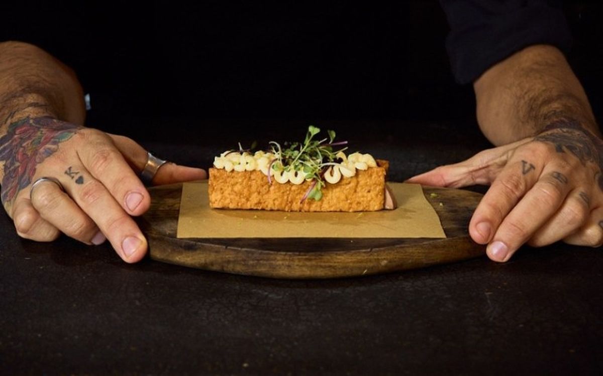 La Candela ha versionado el clásico dobladillo gaditano