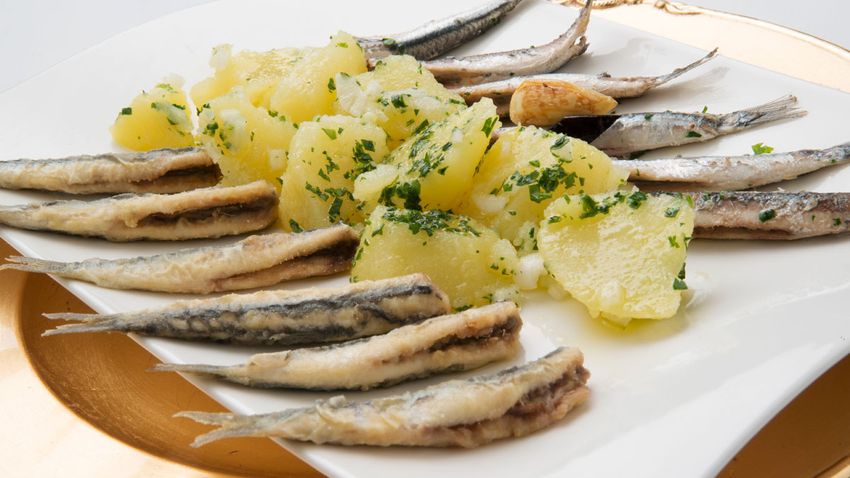 5548 1 Anchoas y boquerones con papas aliñas (933) xl