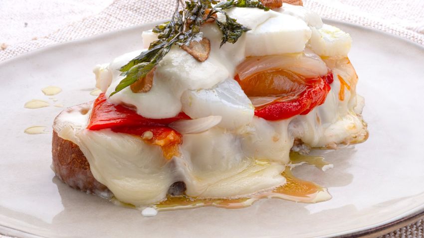 Tosta de bacalao con hortalizas asadas, receta de Joseba Arguiñano