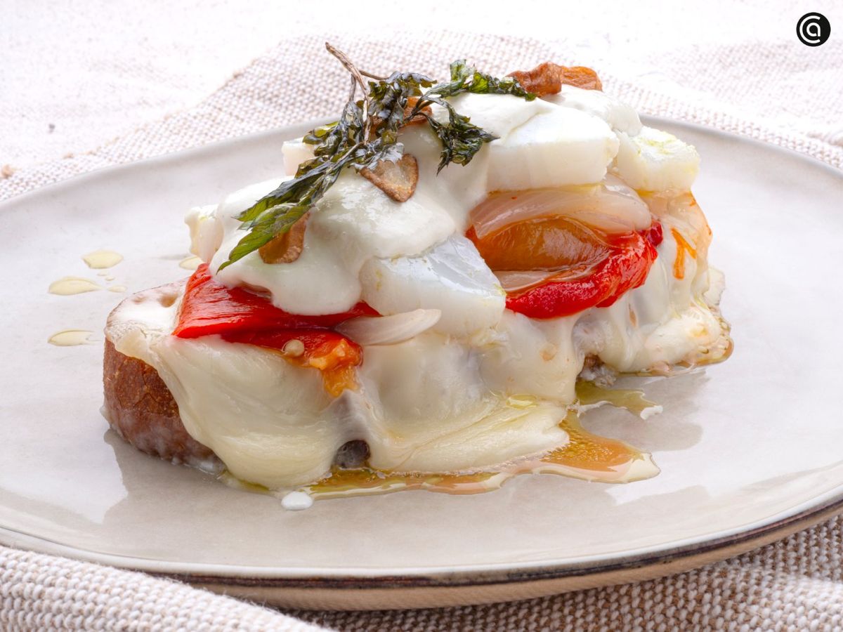 Tosta de bacalao con hortalizas asadas, receta de Joseba Arguiñano