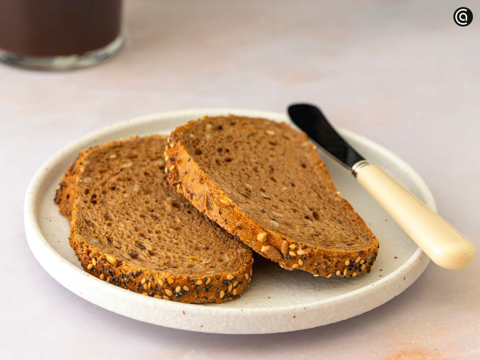Sirve el pan tostado en freidora de aire Sirve el pan tostado en freidora de aire