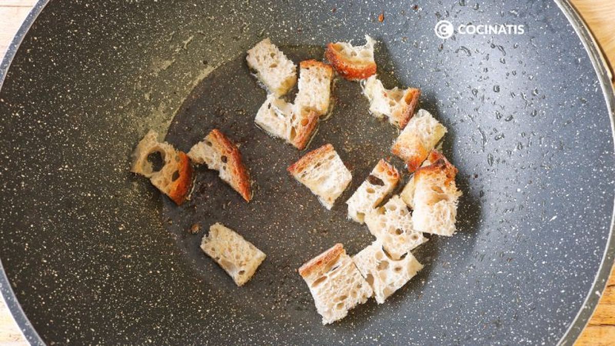 Tostar pan para gachas manchegas