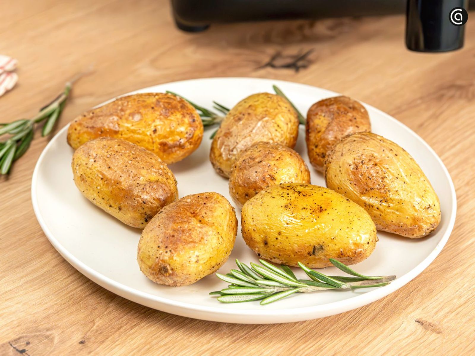 Receta de patatas asadas en freidora de aire rápidas, doradas y muy sabrosas