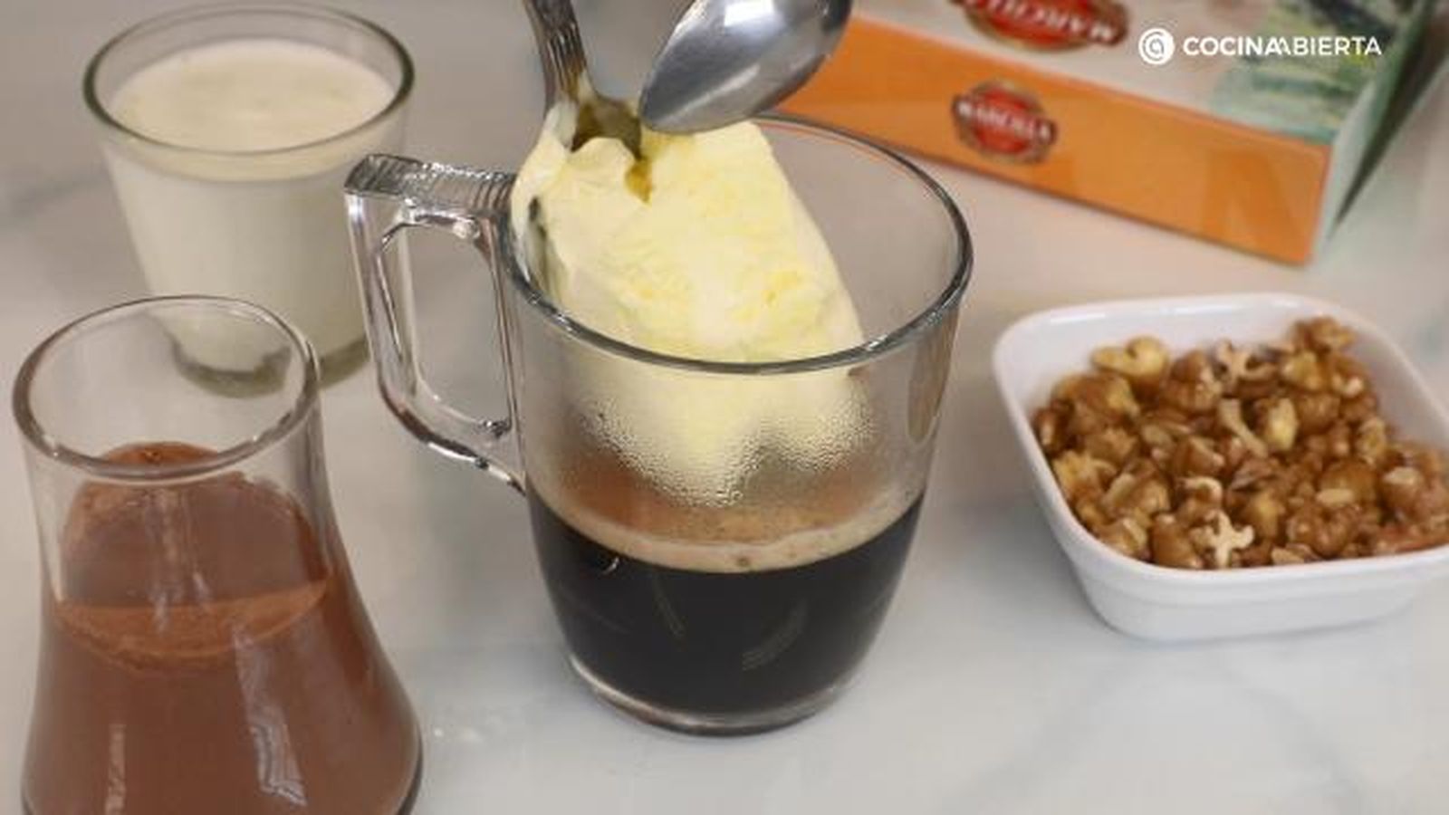 Marcilla cafes refrescantes affogato paso 1