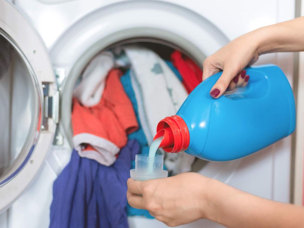 Lavadora con detergente liquido