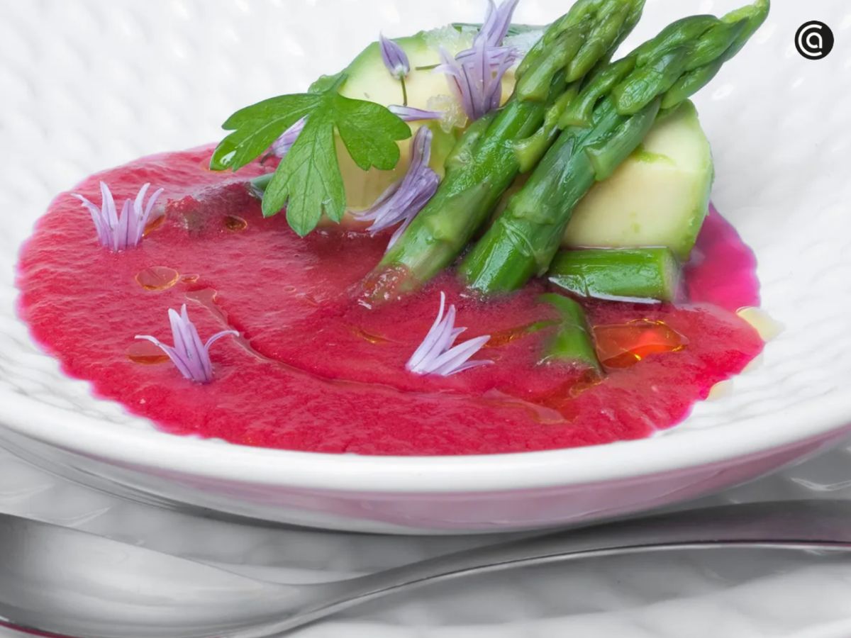 Gazpacho de sandía y remolacha: colorido, refrescante y con un sabor sorprendente.