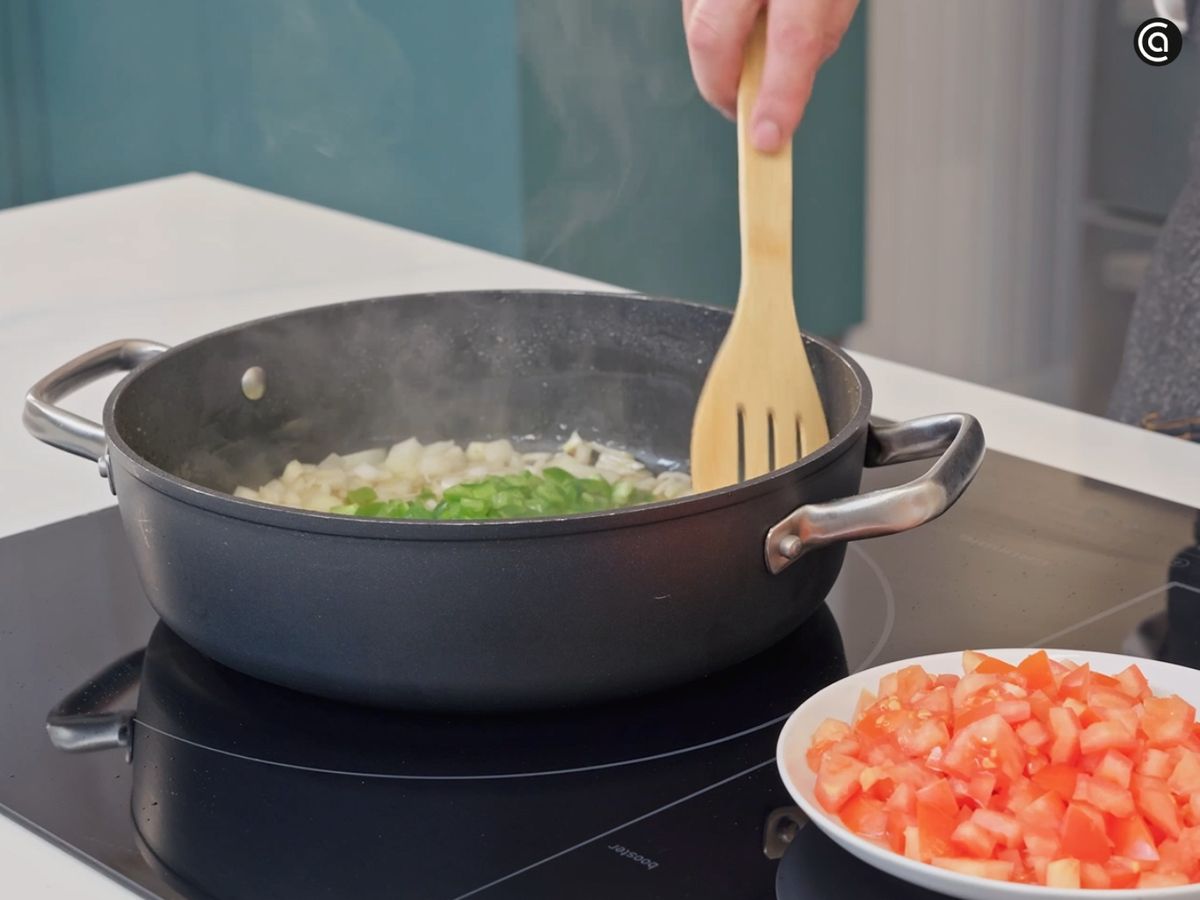 Elabora el sofrito de verduras