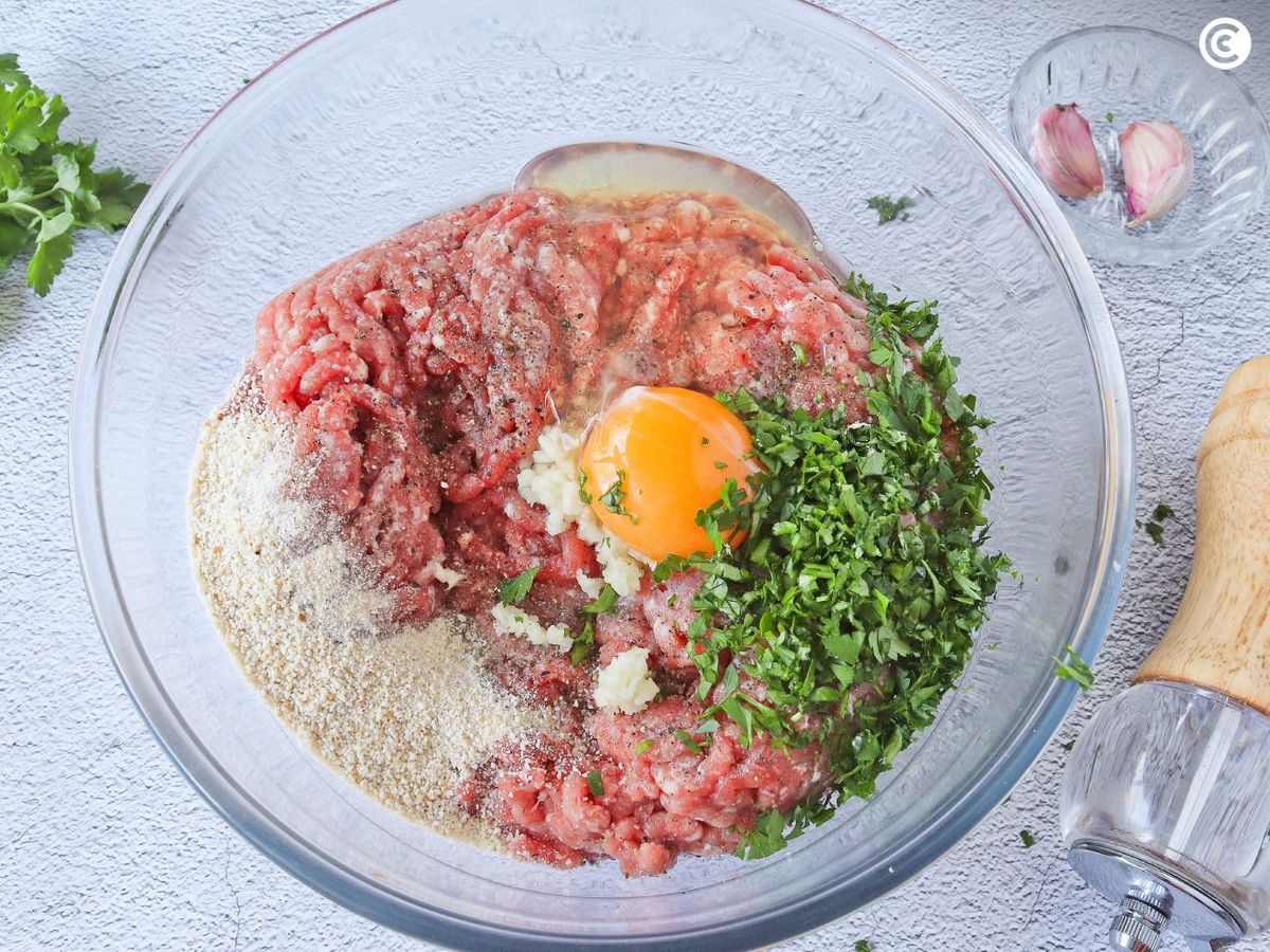 Mezcla para hacer las albóndigas en salsa de la abuela