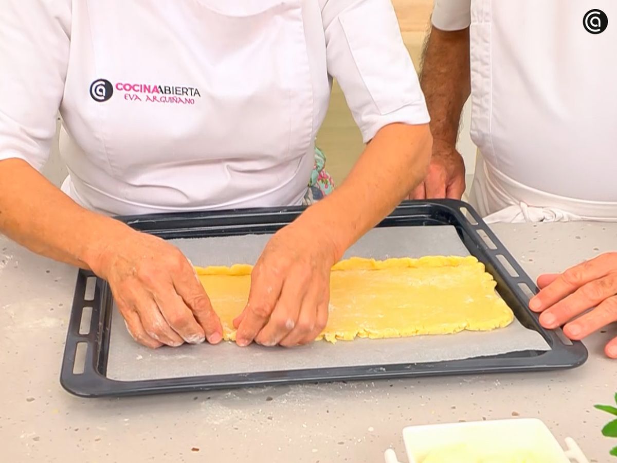 Cuece la masa en el horno a 180 °C durante 10-15 minutos