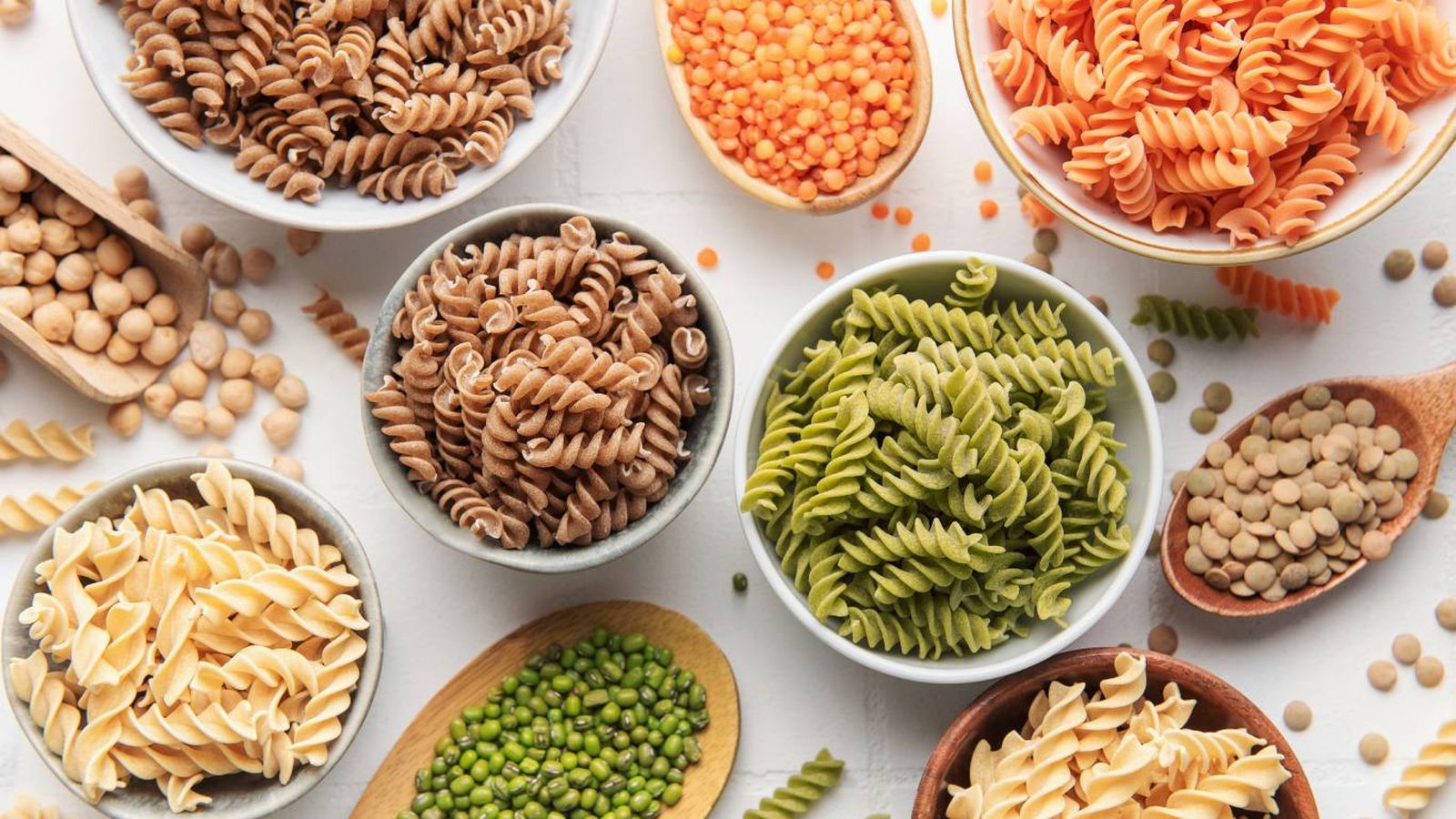Pasta integral o de legumbres, dos opciones saludables con más diferencias de lo que parece Pasta integral o de legumbres, dos opciones saludables con más diferencias de lo que parece