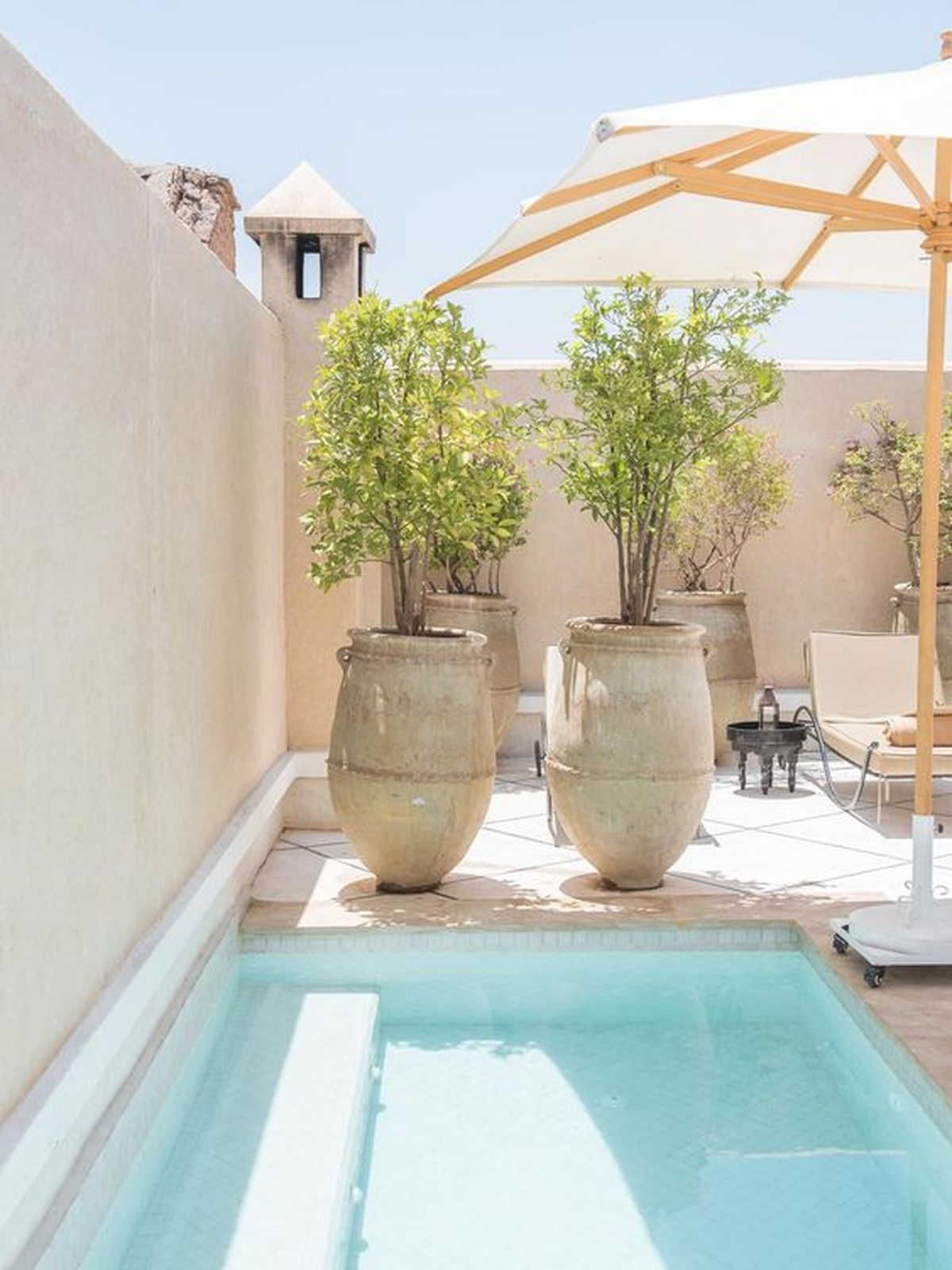 decorar alrededor de la piscina boda 5