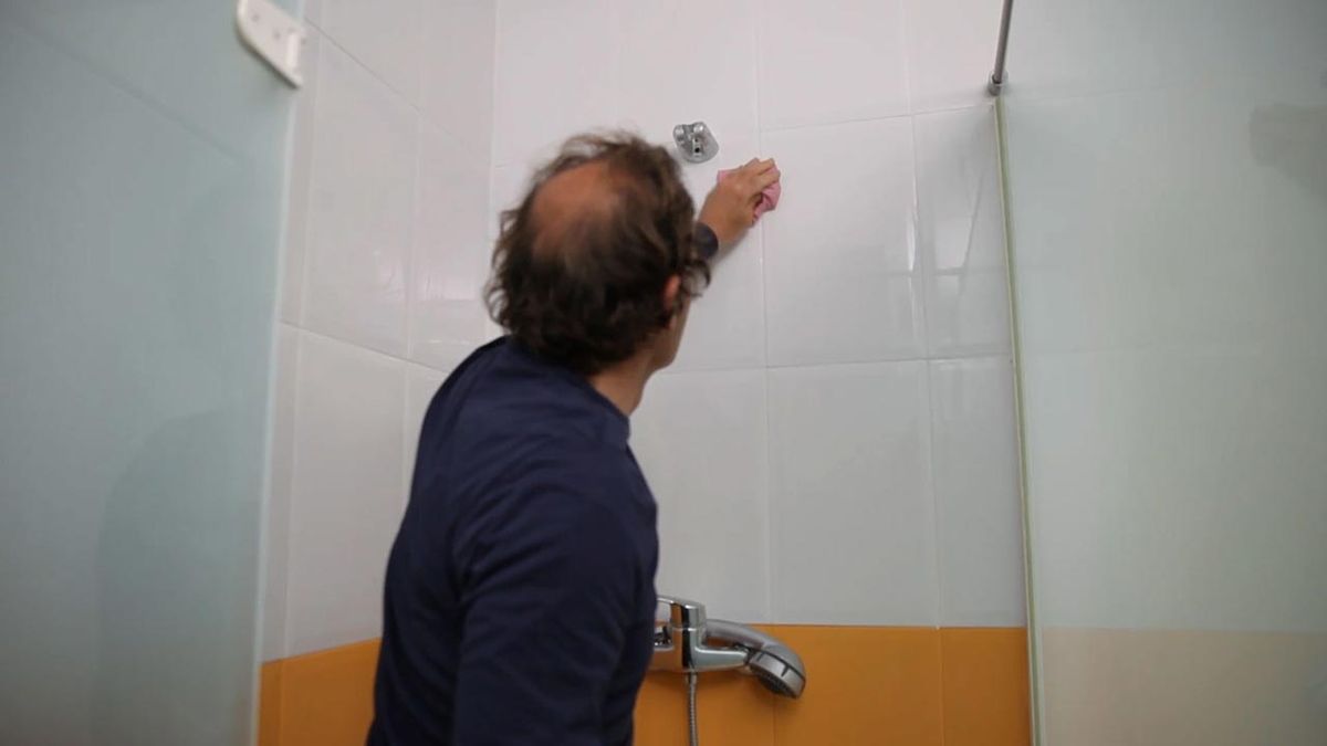 Reparar juntas desgastadas con masilla paso 5