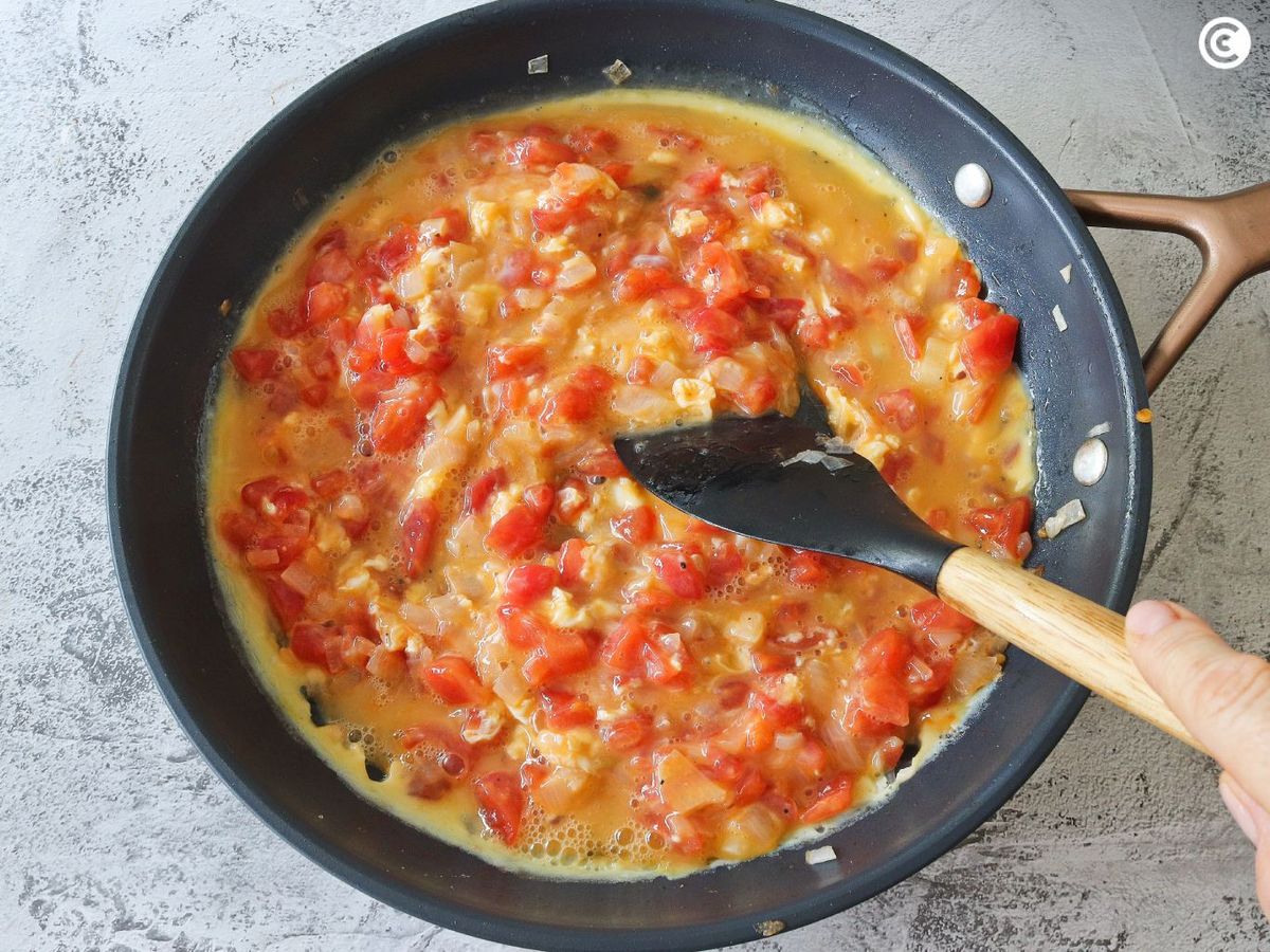 Cocinar los huevos pericos