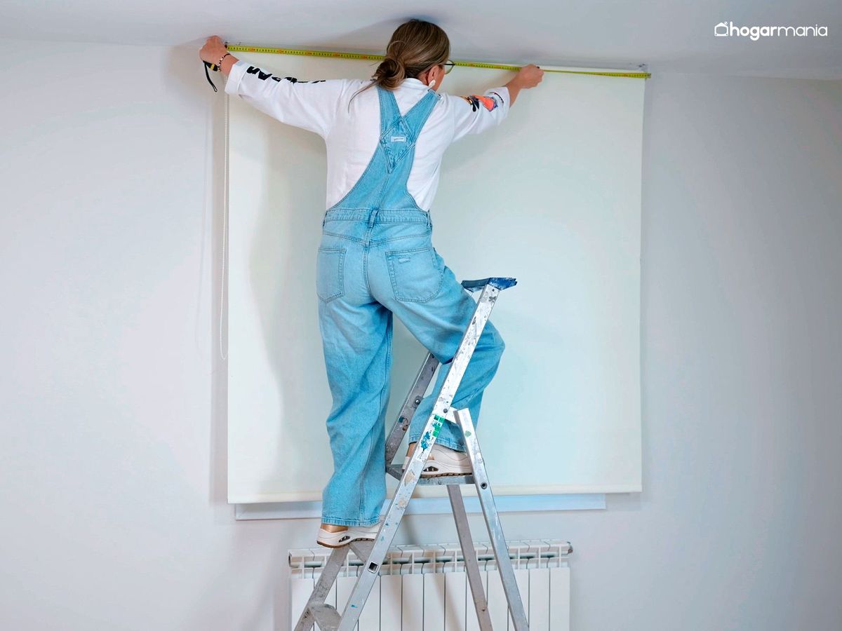 Toma medidas para hacer el cortinero