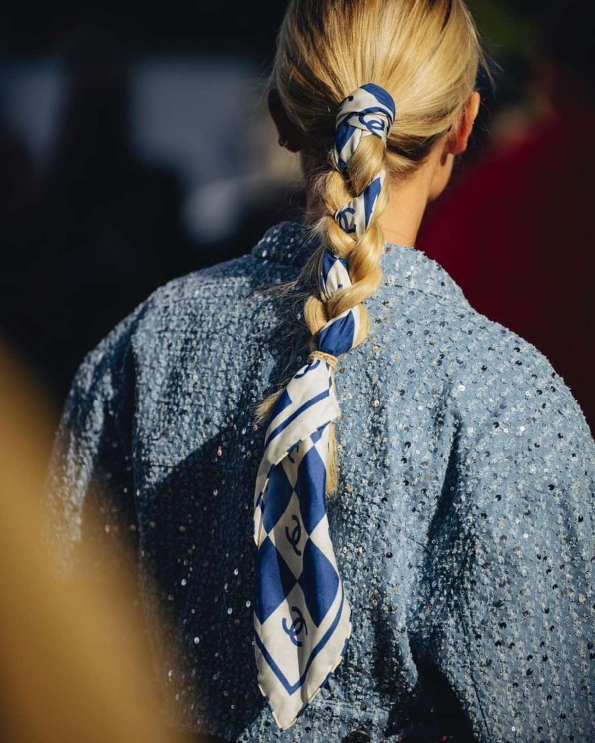 Trenza con pañuelo.