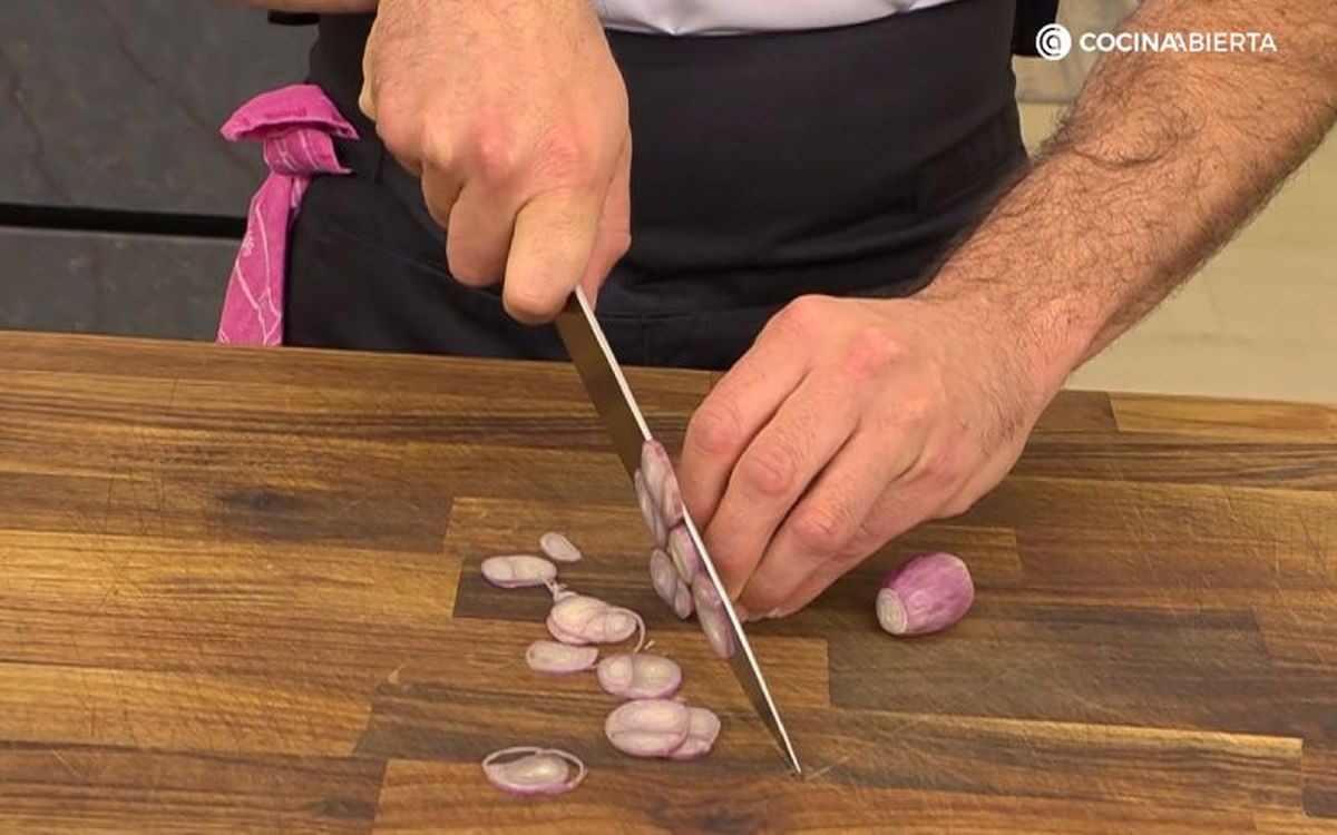 Hay que cortar las chalotas muy finas