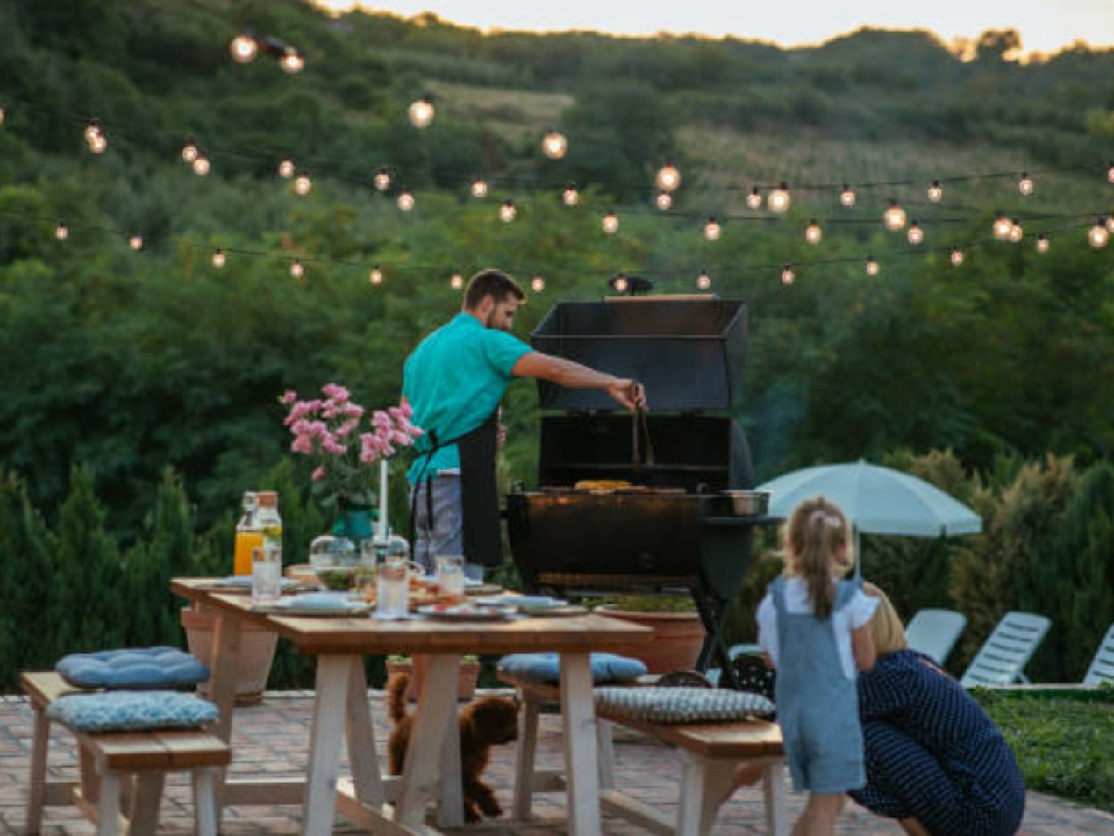 Ten especial atención con las brasas al utilizar la barbacoa Ten especial atención con las brasas al utilizar la barbacoa