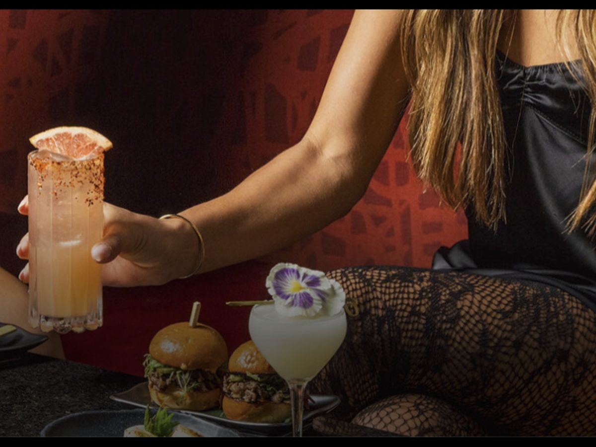 Cócteles en el restaurante de Bad Bunny