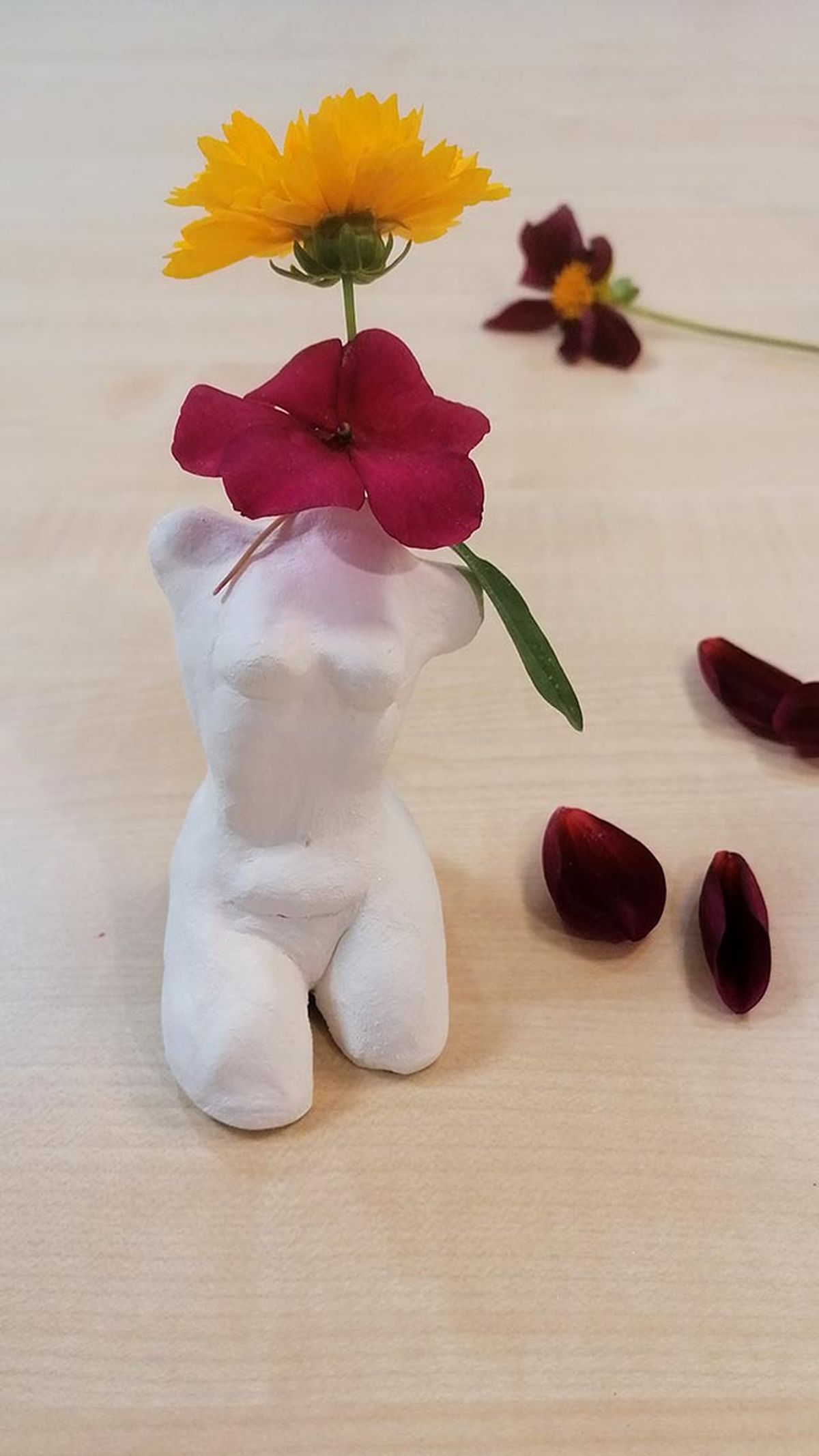 como hacer una escultura de mujer con arcilla v