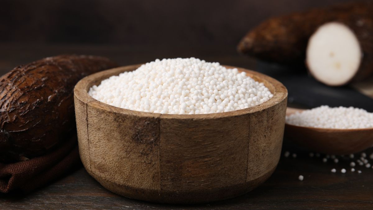 La tapioca se extrae de la raíz de la yuca y puede presentarse en forma de perlas, copos o harina.