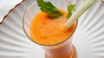 Batido de manzana, zanahoria y apio, la bebida refrescante y nutritiva de Karlos Arguiñano