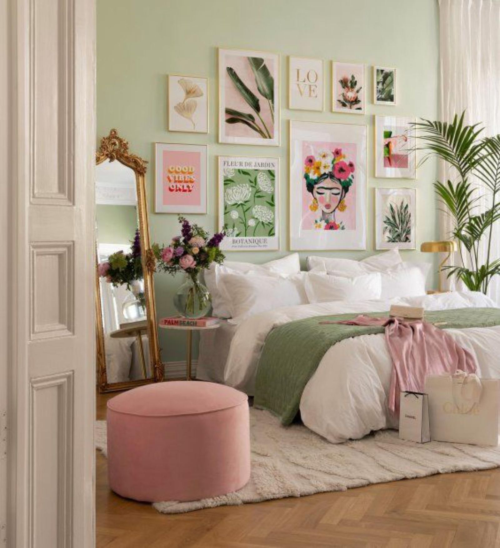 La combinación de verde y rosa está en plena tendencia para los dormitorios. La combinación de verde y rosa está en plena tendencia para los dormitorios.