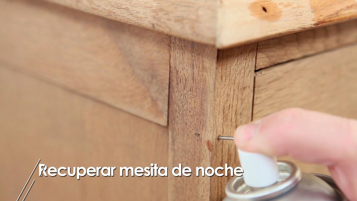 Cómo recuperar una mesita de noche con carcoma