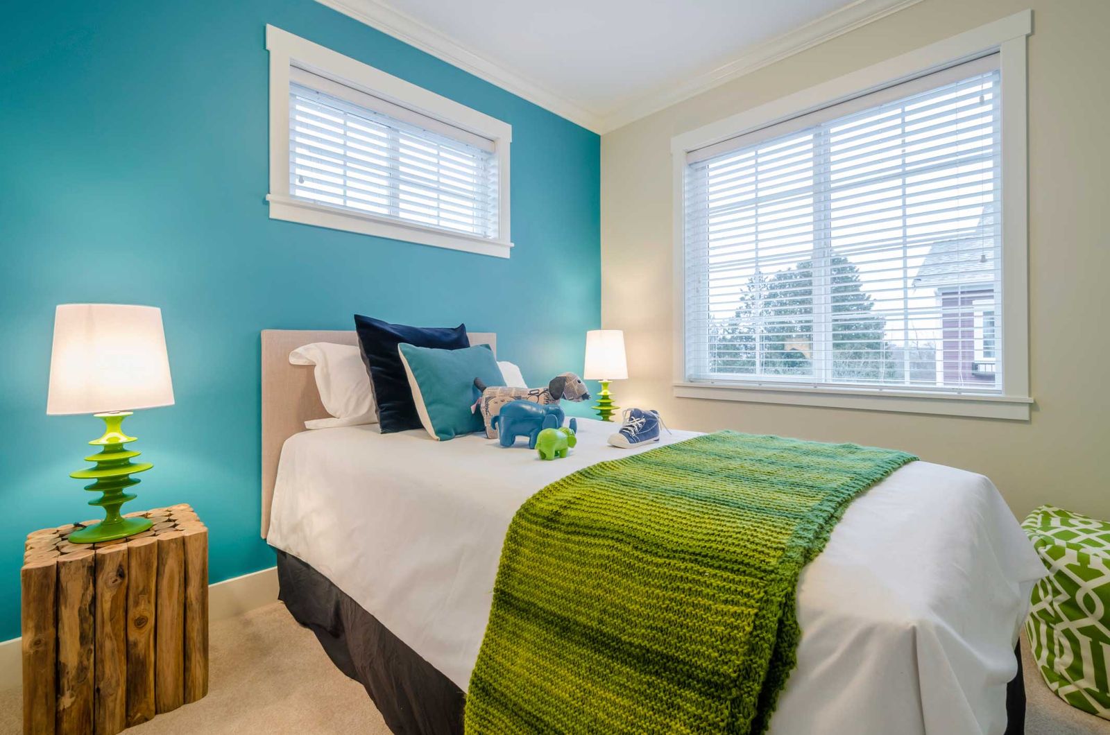 Verde, azul y blanco para un dormitorio juvenil