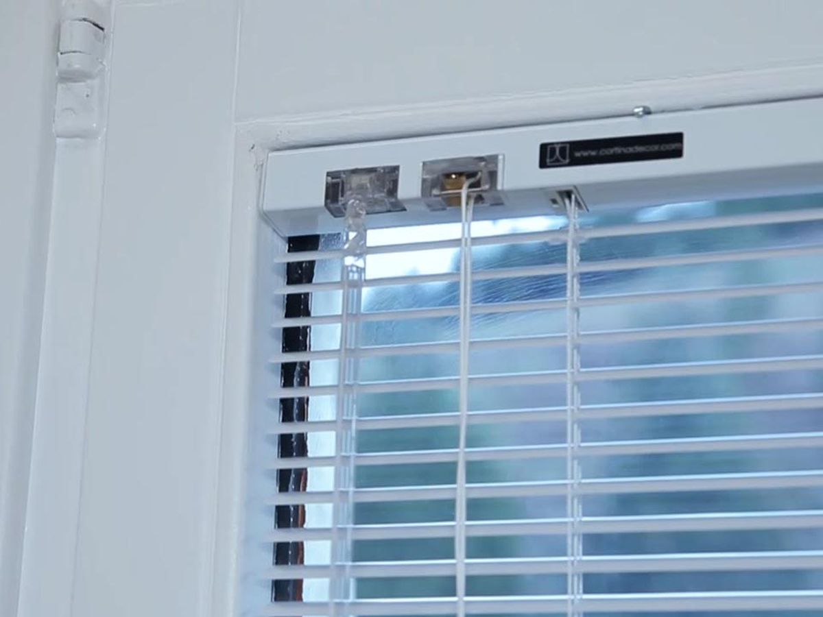 Colocar veneciana en ventana oscilobatiente paso 6