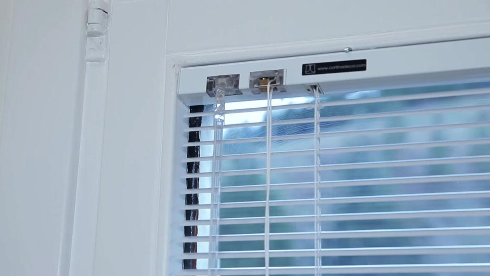 Colocar veneciana en ventana oscilobatiente paso 6 Colocar veneciana en ventana oscilobatiente paso 6