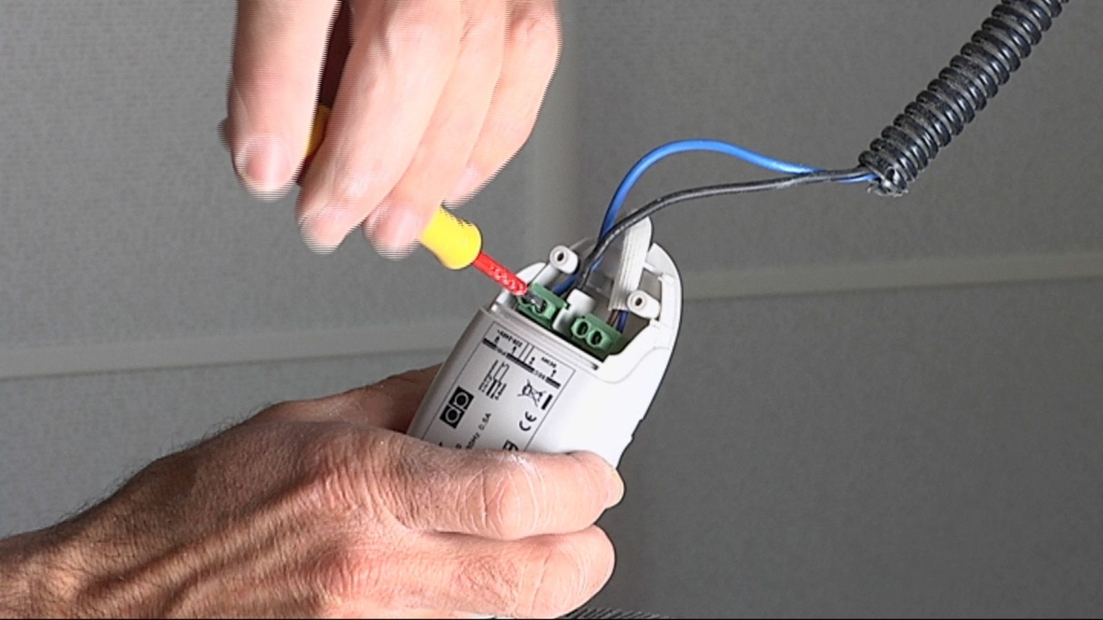 Sustituir foco encastrado paso 7 Sustituir foco encastrado paso 7