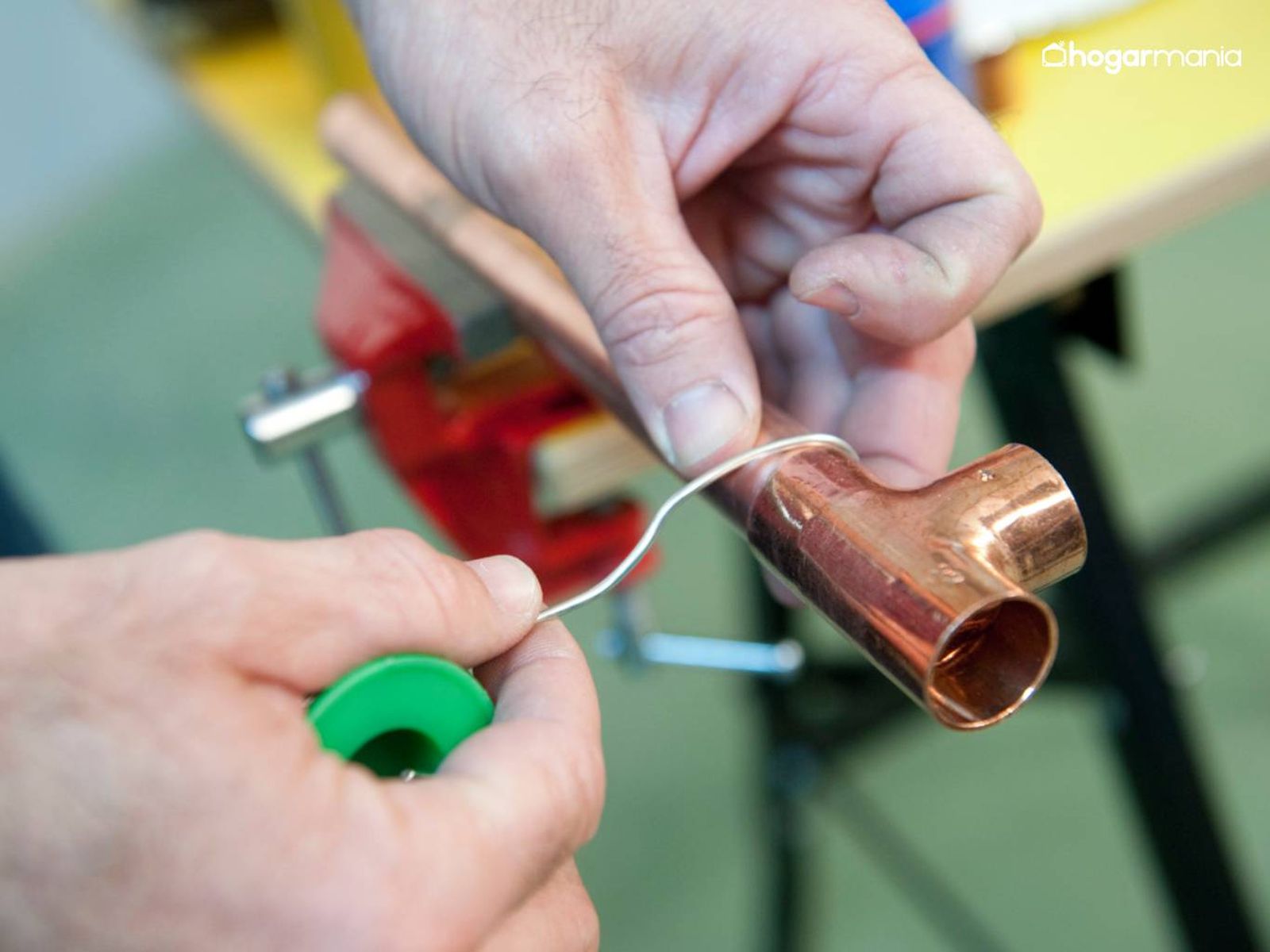 Presenta el estaño en el tubo