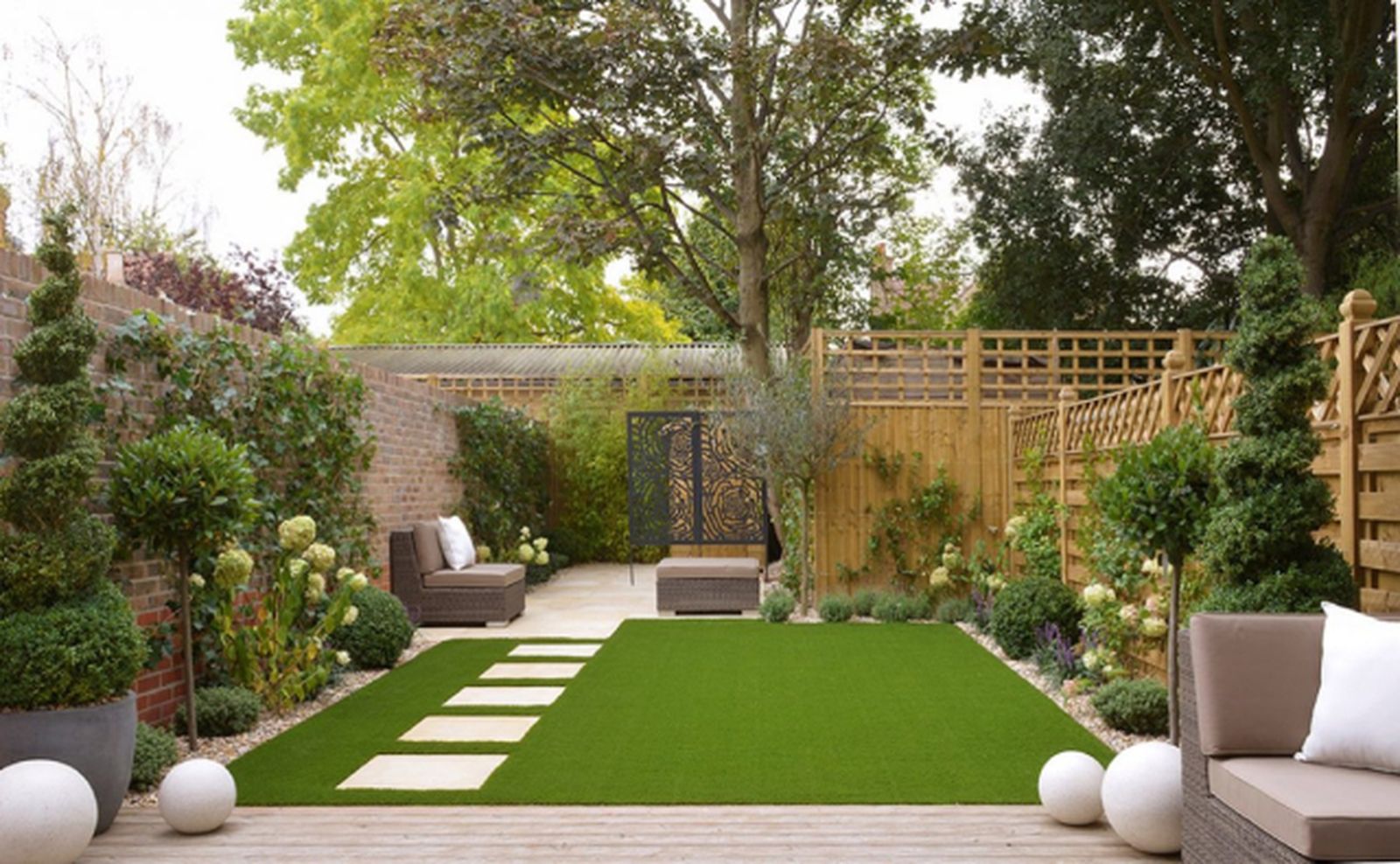 Jardines con césped artificial ventajas y factores para elegir el modelo adecuado 11