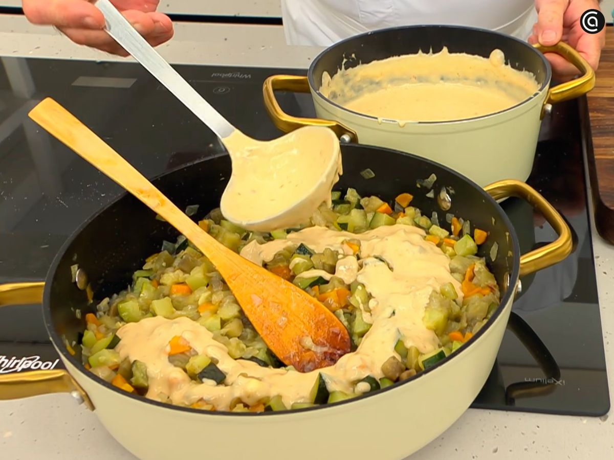 Cocina las verduras y mézclalas con la bechamel hasta integrar bien