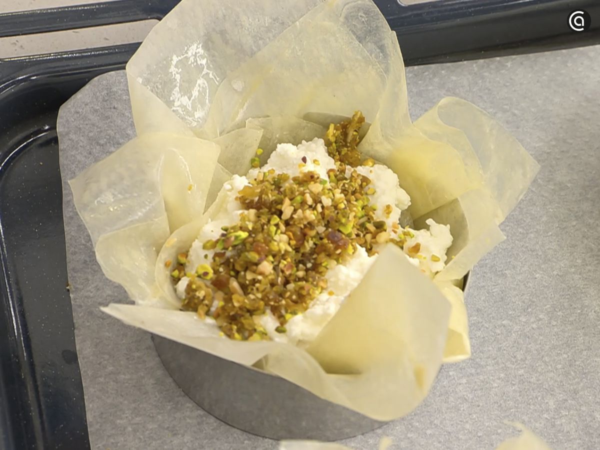 Incorpora el requesón y reparte los frutos secos