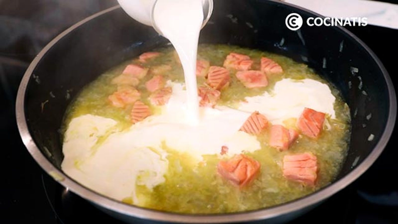 Receta de tiaglatelle con salmón ahumado y perejil paso 3 Receta de tiaglatelle con salmón ahumado y perejil paso 3