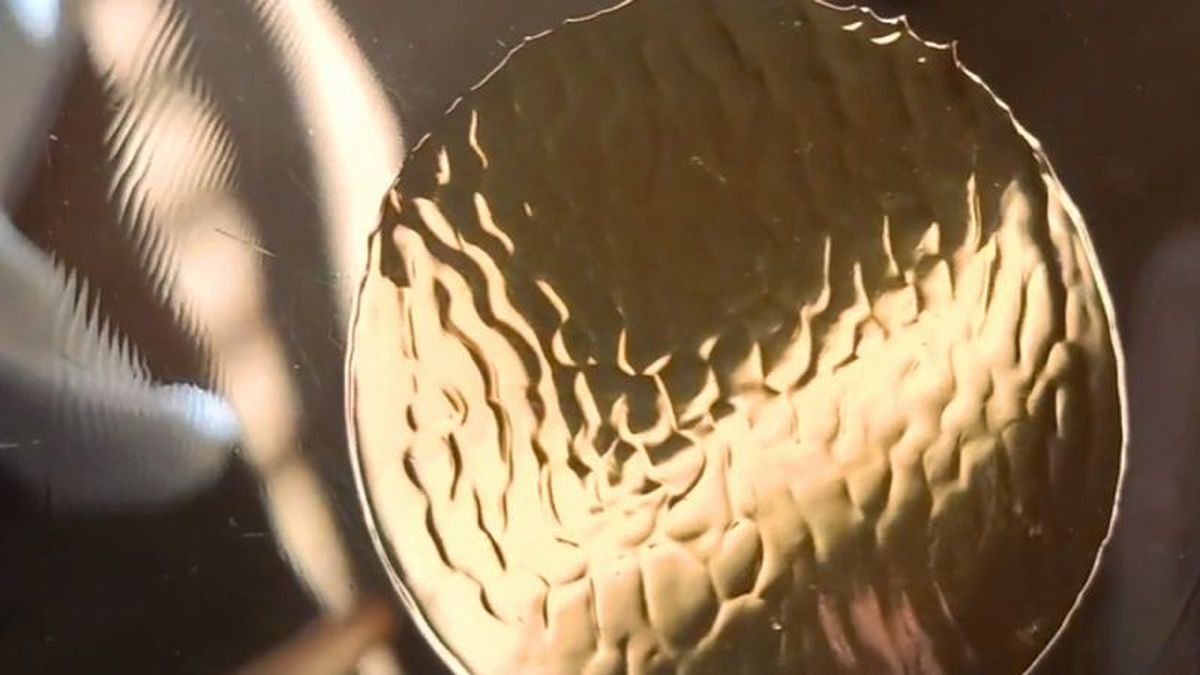 Dibujo de panal sobre la superficie de la miel