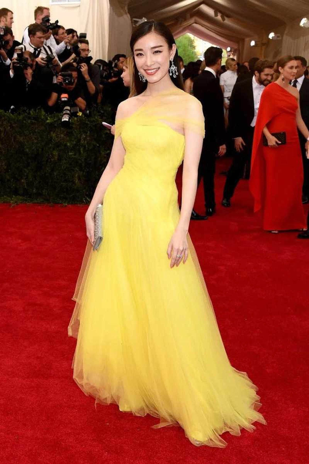 Los vestidos largos de tul son más vaporosos y no resultan tan pesados