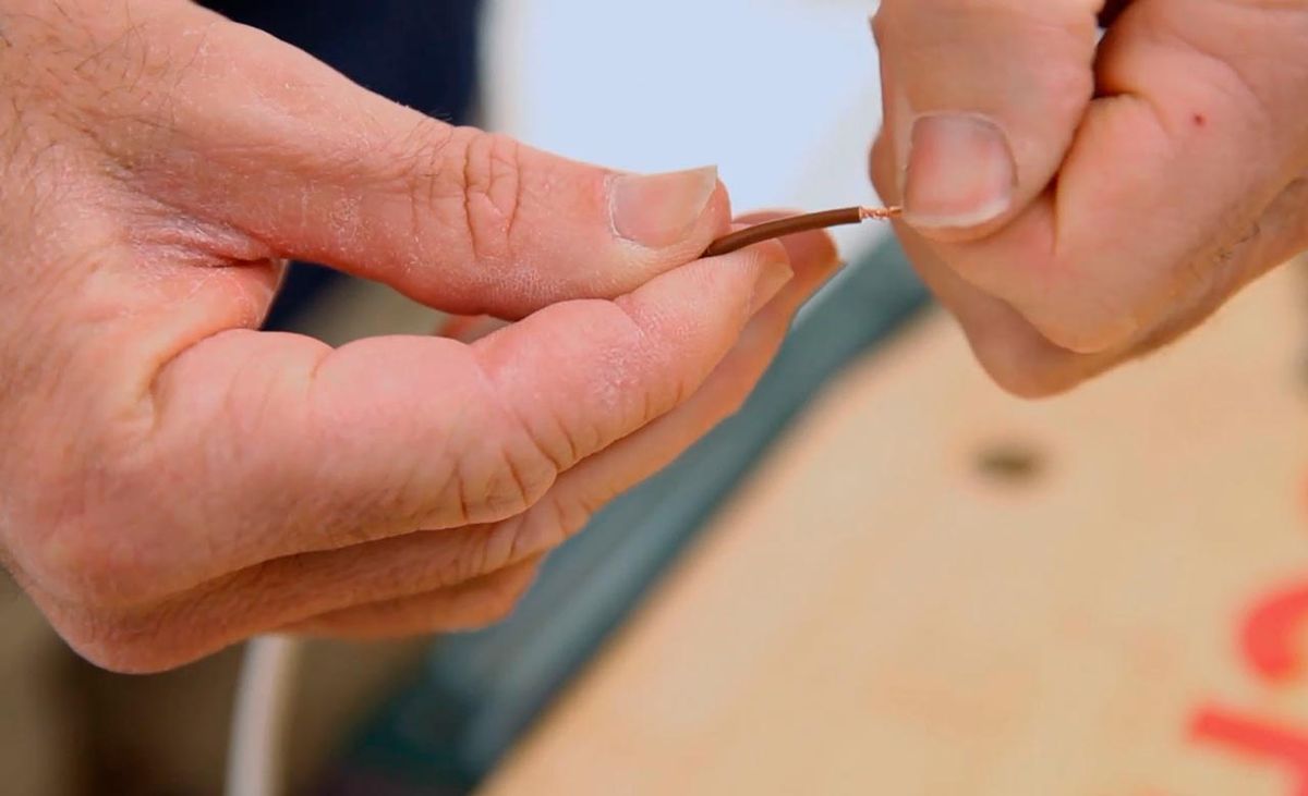 Cómo soldar con estaño paso 2